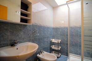 Bathtub - TARRACO 25 (GIRONES) (Estartit)