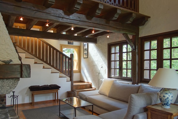 TV connectée, lecteur de DVD, livres, chaßne hi-fi