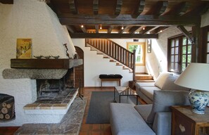 Smart TV, DVD player, books, stereo - Mountain Chalet, in the heart of Les Houches and the Chamonix Mont Blanc Valley (Les Houches)