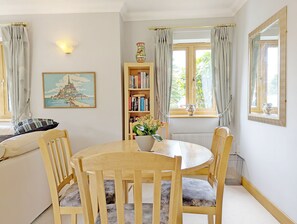 Dining - Garden Flat -  comfortable cottage for two close to Chichester and Goodwood (Tangmere)