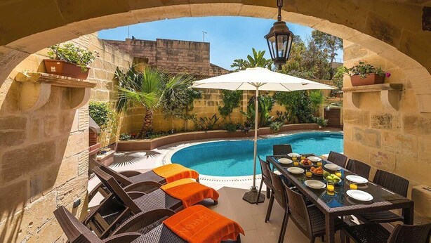 Outdoor dining - Ta Majsi Holiday Home (L-Għarb)