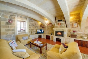 Télévision, cheminée