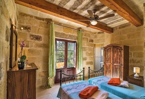 5 bedrooms, iron/ironing board, free WiFi, bed sheets