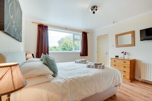 4 bedrooms, iron/ironing board, travel crib, free WiFi