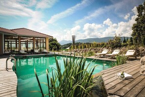 Indoor pool, open 7:00 AM to 10:00 PM, sun loungers - WellnessNaturResort Gut Edermann (Teisendorf)
