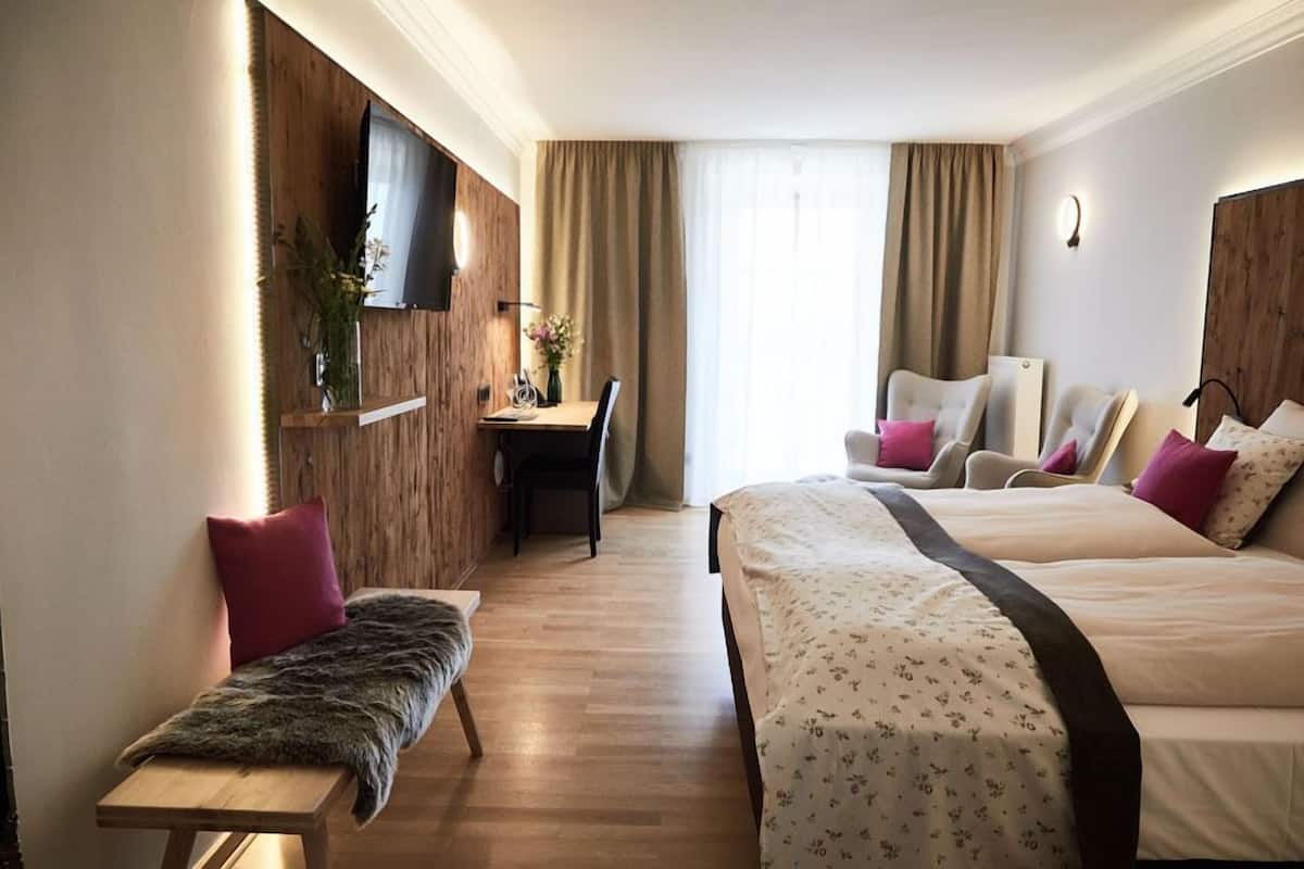 Habitación doble, balcón (SeinerZeit) | Ropa de cama de alta calidad y minibar