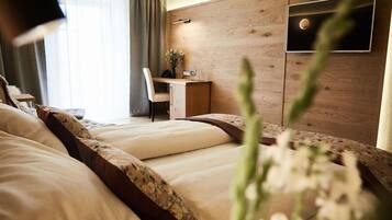 Double Room, Balcony (Dahoam) | Premium bedding, minibar, in-room safe, desk