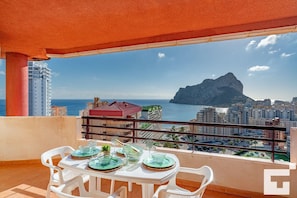 Outdoor dining - Coralbeach 318B - Grupo Turis - Calpe, Costa Blanca (Calpe)