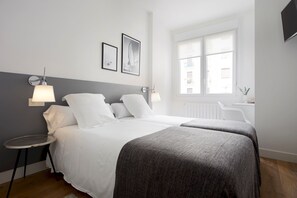 2 عدّة غرف نوم ومكواة/لوح كي وواي فاي مجانًا وملاءات أسرّة