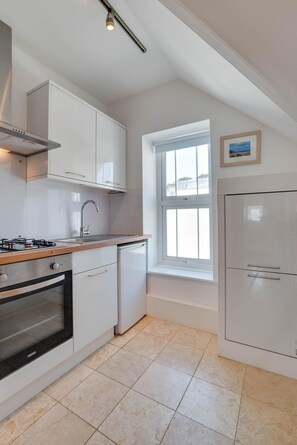 ميكروويف، فرن، محمصة خبز، مستلزمات طهي/أطباق/أوعية