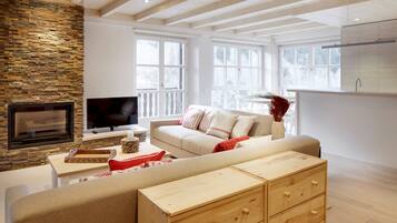 Télévision, cheminée