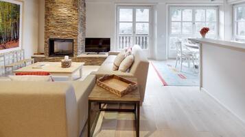 Télévision, cheminée