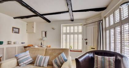 Bay Cottage - Two Bedroom House, Sleeps 3