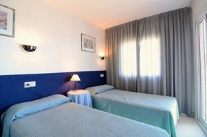 2 chambres, fer et planche à repasser, accès au Wi-Fi (inclus)