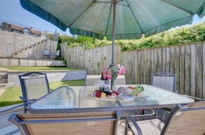 Outdoor dining - 5 Bed in Combe Martin (oc-craig) (Combe Martin)