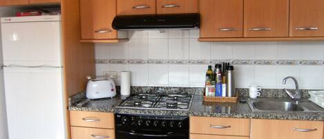 Fridge, microwave, oven, coffee/tea maker