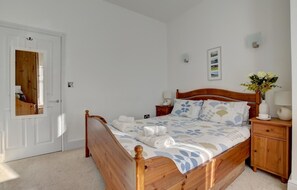 1 bedroom, iron/ironing board, free WiFi, bed sheets - 1 Bed in Ilfracombe (oc-capvi) (Ilfracombe)