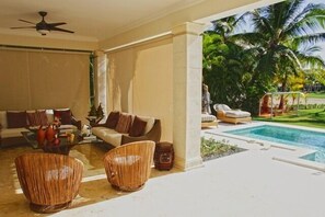 Villa | Vardagsrum | Platt-tv