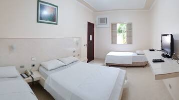 1 quarto, escrivaninha, espaço de trabalho para notebook