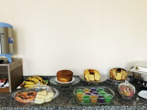 Free daily continental breakfast - Hotel Premier (Campo Grande)