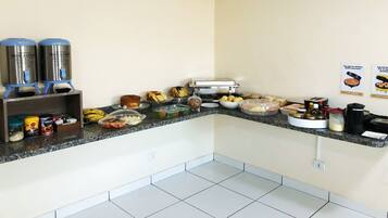 Café da manhã continental grátis todos os dias