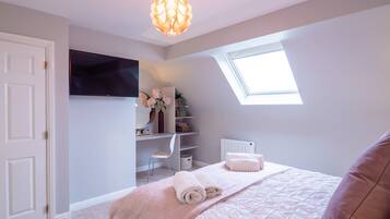 3 bedrooms, iron/ironing board, travel cot, free WiFi