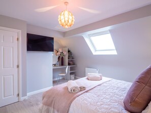 3 slaapkamers, een strijkplank/strijkijzer, reisbedje, gratis wifi