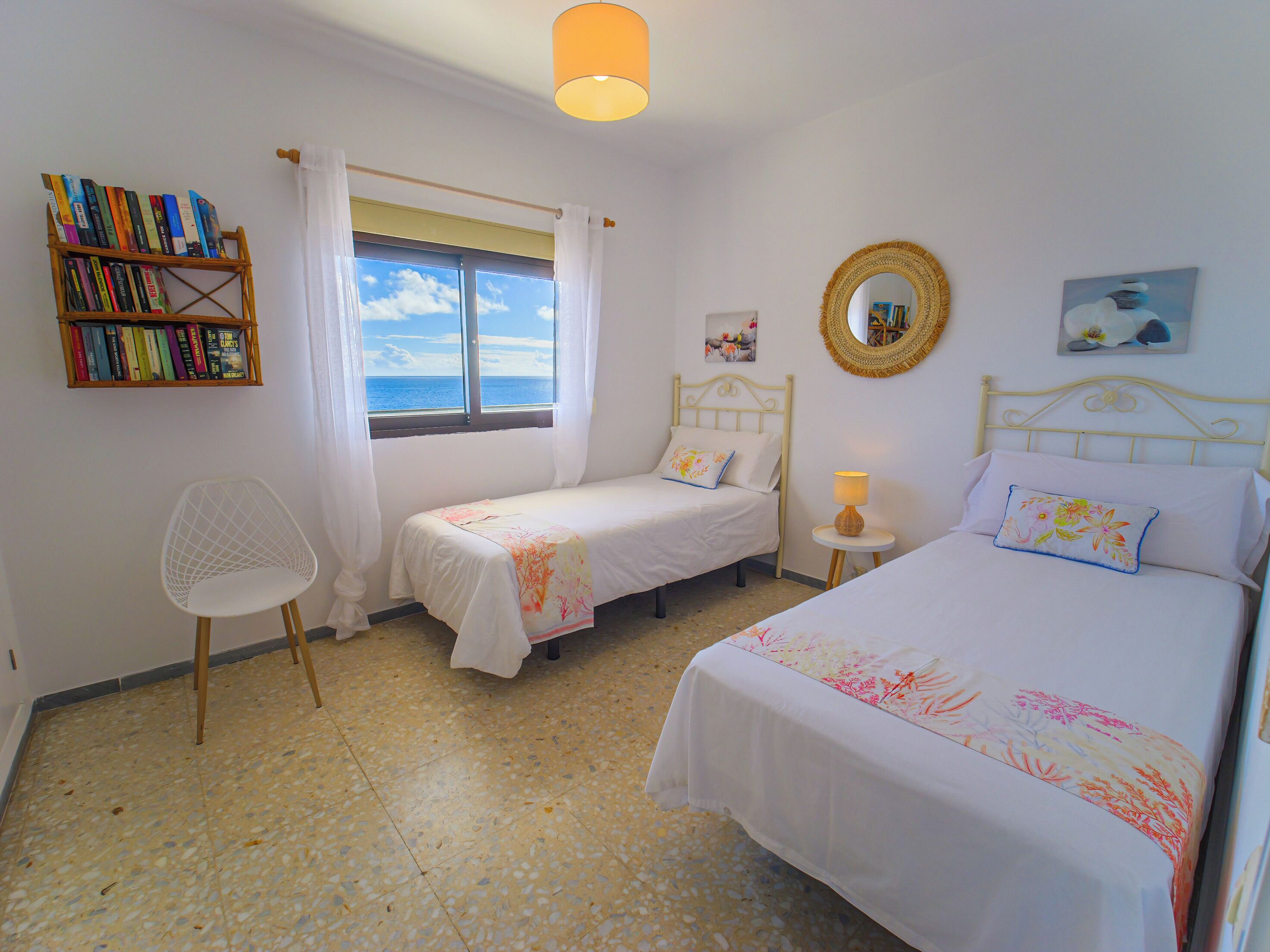 3 dormitorios, tabla de planchar con plancha, wifi gratis y ropa de cama
