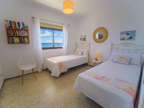 3 bedrooms, iron/ironing board, free WiFi, bed sheets - GUACIMARA - Spectacular views, private heated pool, sauna, natural beach, relax. (Igueste de San Andres - Santa Cruz de Tenerife)