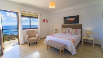 3 slaapkamers, een strijkplank/strijkijzer, gratis wifi, beddengoed