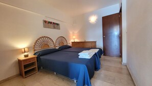 Iron/ironing board, bed sheets - Santa Margarita (Benidorm)