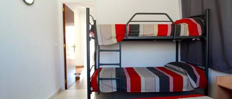 3 bedrooms, iron/ironing board, free WiFi, bed sheets