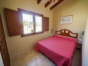 3 makuuhuonetta, silitysrauta/-lauta, Wi-Fi, vuodevaatteet