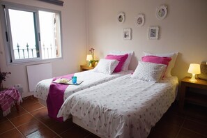 2 chambres, fer et planche Ă repasser, Wi-Fi gratuit, draps fournis