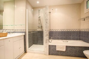 Bathtub, hair dryer, towels, soap