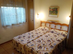 1 chambre, fer et planche à repasser, literie fournie