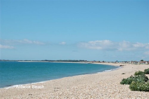 11 Shorecroft -  a family house that sleeps 8 guests  in 3 bedrooms