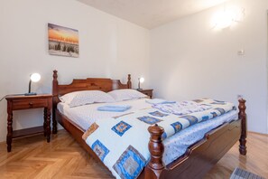 2 soverom, strykejern/-brett, internettilgang og sengetøy