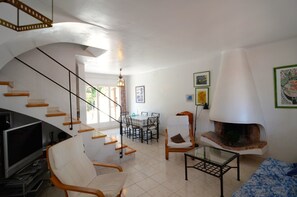 Interior - PLAÇA DELS POUS SUR (Pals)