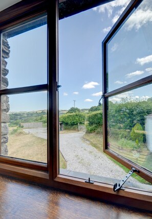 Interior - 3 Bed in Barnstaple (oc-n1991) (Bratton Fleming)