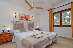 4 bedrooms, iron/ironing board, WiFi, bed sheets