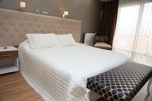 スタンダード ダブルルーム | ミニバー、セーフティボックス (室内)、デスク、ベビーベッド (無料)