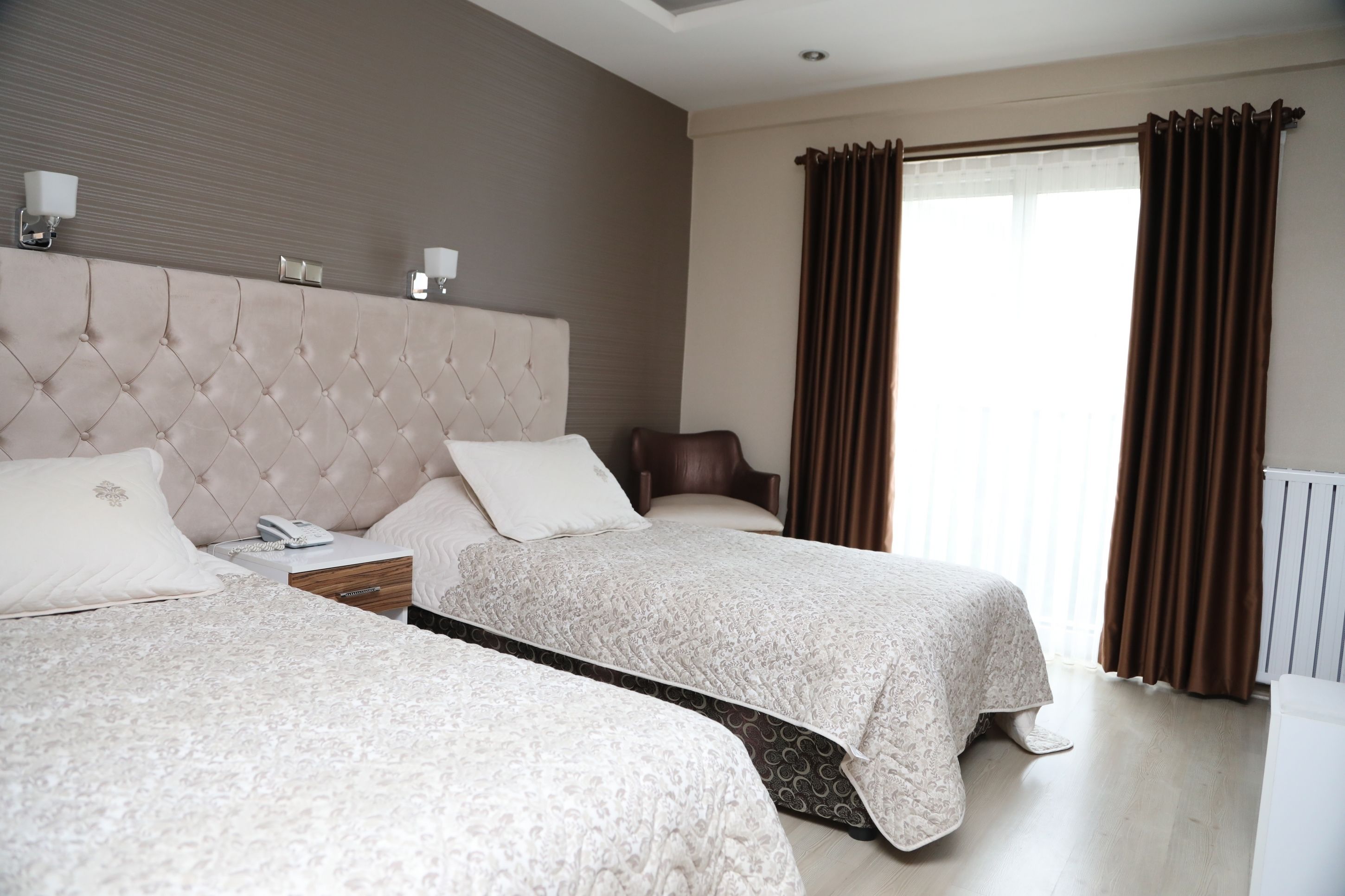 Standard Single Room | Minibar, in-room safe, desk, free cribs/infant beds