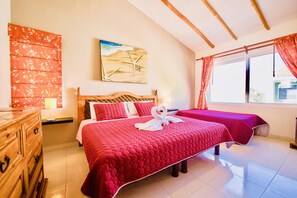 1 bedroom, internet, bed sheets - Executive Comfort Room With Swimming Pool Air Conditioning and Parking (Playa del Carmen)