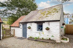 Exterior - 1 Bed in Combe Martin (oc-love) (Combe Martin)