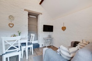 TV - 1 Bed in Combe Martin (oc-love) (Combe Martin)