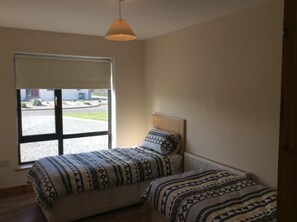 4 Schlafzimmer, Bügeleisen/Bügelbrett, Internetzugang