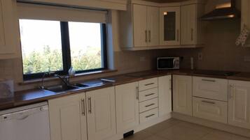 Frigorifero, microonde, forno, lavastoviglie