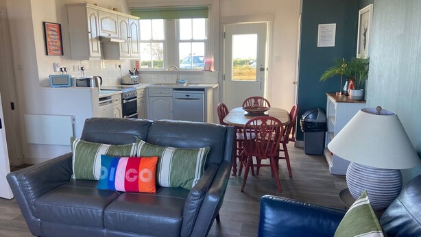 Living area - Charming 2-Bedroom Crail Cottage with Private Garden, Sea Views & Walk to Village & Harbour (Crail)