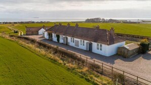 Exterior - Charming 2-Bedroom Crail Cottage with Private Garden, Sea Views & Walk to Village & Harbour (Crail)